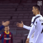 messi-ve-ronaldo (1).gif